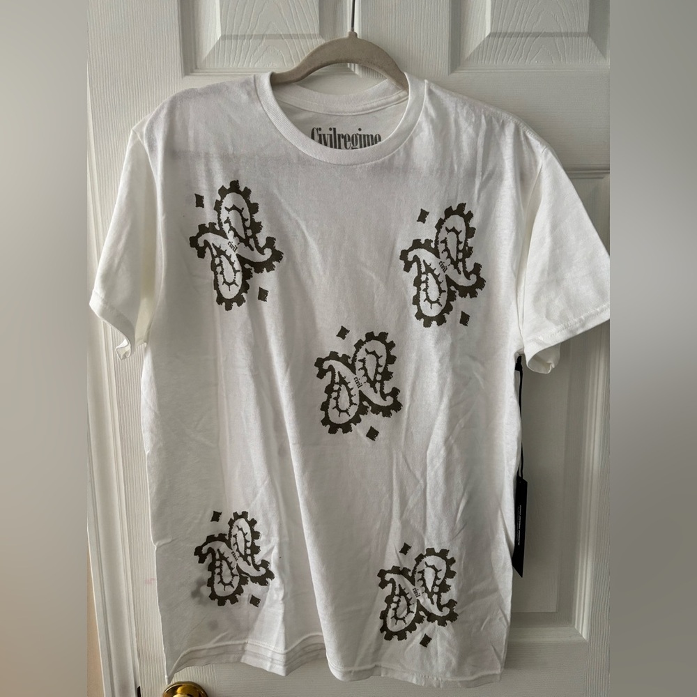 Civil Regime Men’s White T-Shirt with Paisley Print Size Medium BNWT